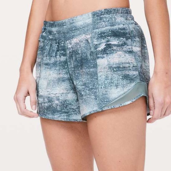 lululemon athletica Pants - Lululemon Azurite Mint Tint Mystic Green Hotty Hot Short Lined Shorts 6